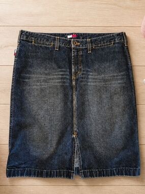 Tommy Hilfiger Women's Dark Blue Straight Denim Skirt